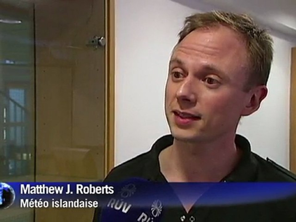 Islande: les alentours du volcan recouverts de cendres