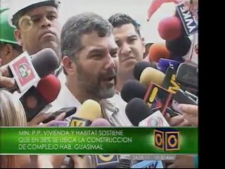 Ministro Molina visita complejo habitacional en Aragua