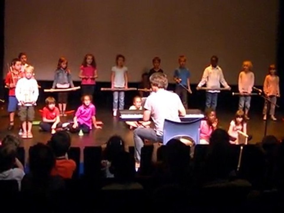 Léa au spectacle "Lire la Ville"