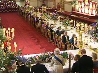 Queen hails special ties with US