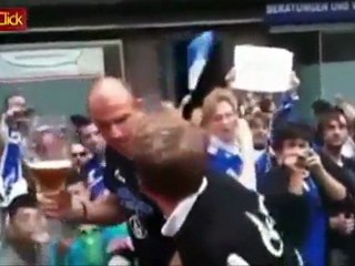 Giro pelo mundo da bola: tapa na Alemanha, joelhada na China e gozação na Inglaterra