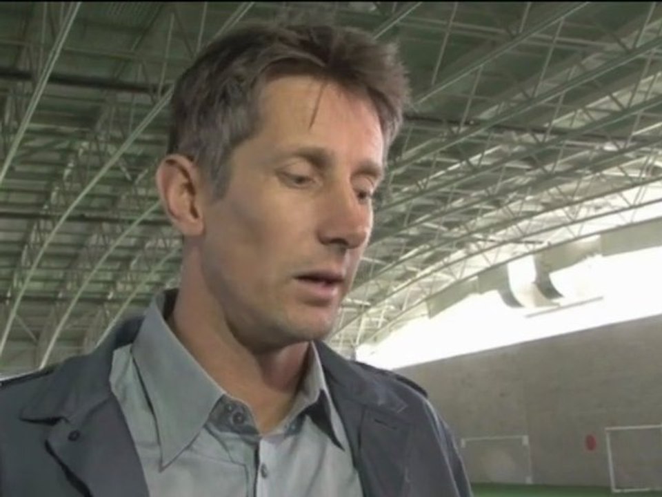 ManU will Edwin van der Saar beschenken