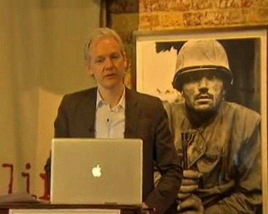 Julian Assange Facebook es la máquina de espionaje más terrible