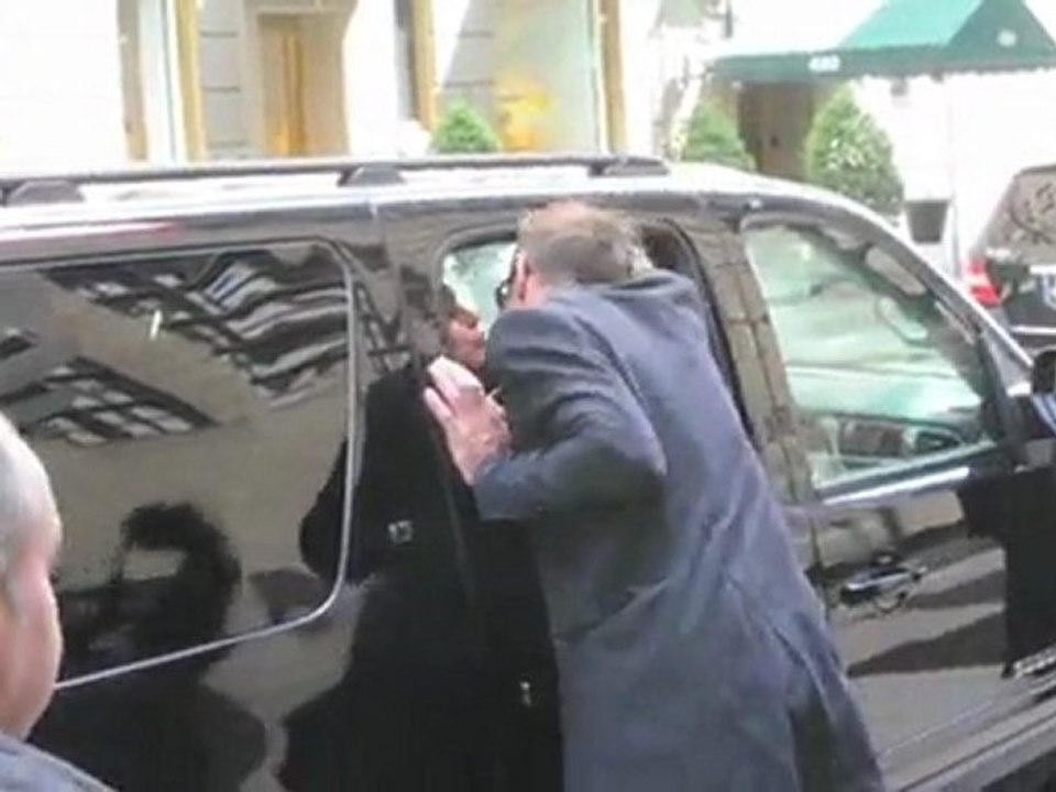 Courtney Cox Puts It On Hold