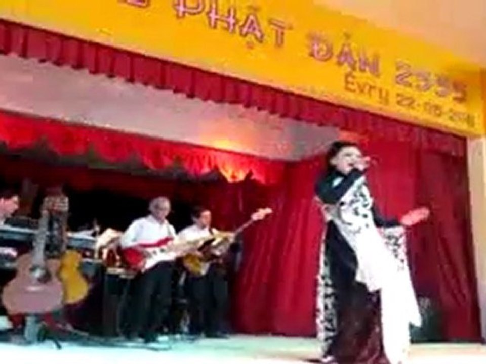 VongCoBuon_NhuQuynh_Le Phat Dan_ Chua Khanh Anh Evry_France
