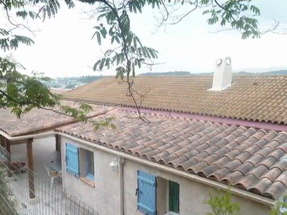 Villa T5 de 130m2 sur 1100m2 de terrain arboré avec piscine, terrasse, cuisine exterieure, places de parking