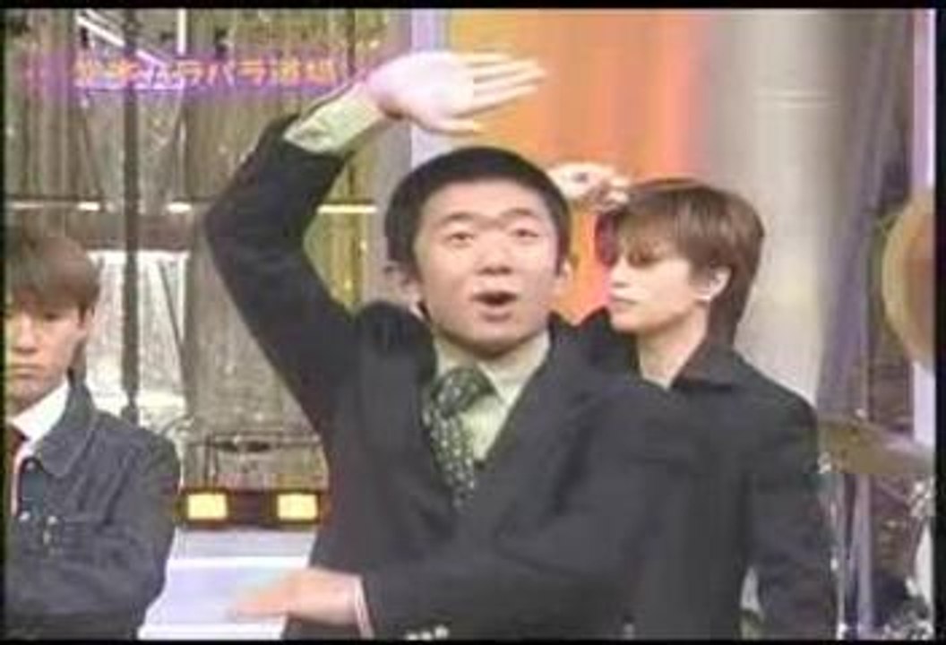 Gackt dancing to Mickey Mouse