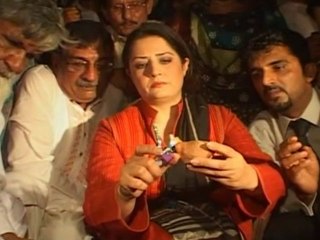 Candlelit Vigil Mourns Pakistanis Killed in Karachi Siege