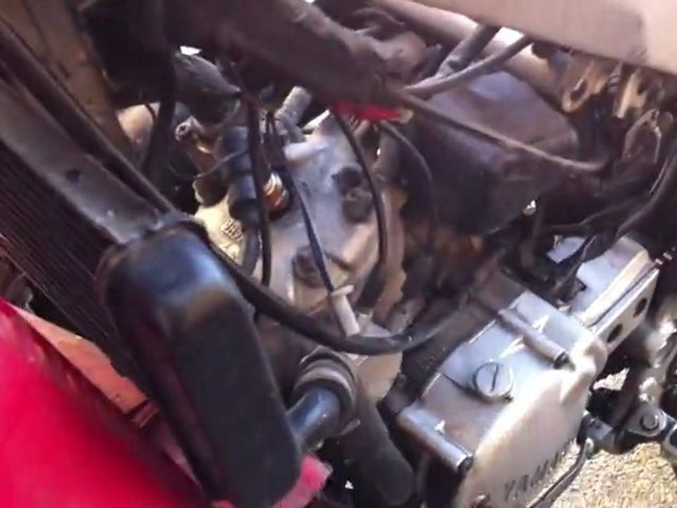 remy en pleine mecanique sur un tdr 125