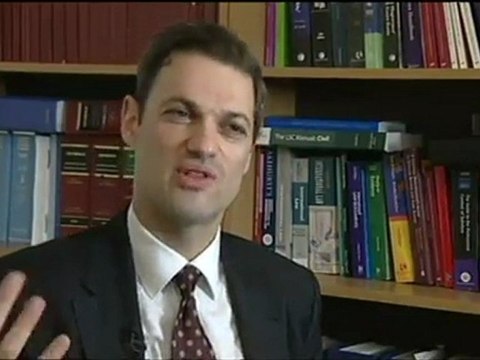 TV3 - Telenotícies - Especialistes donen les claus a TV3 del procés contra Assange