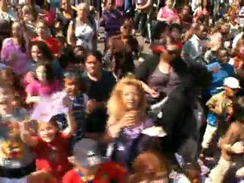 Rene la taupe danse et fait la fête !!