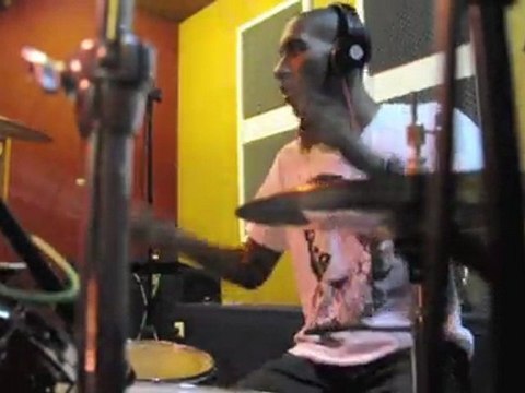 Remix Kush (Dre Dre ft Snoop Dog & Akon) By Fedeny Fed Degue on the Drum in Studio. Clip Réalisé by Mr Christ Bikouedi.