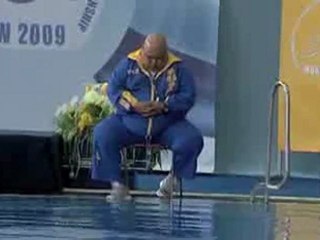 0351 - Régis dort à côté de la piscine