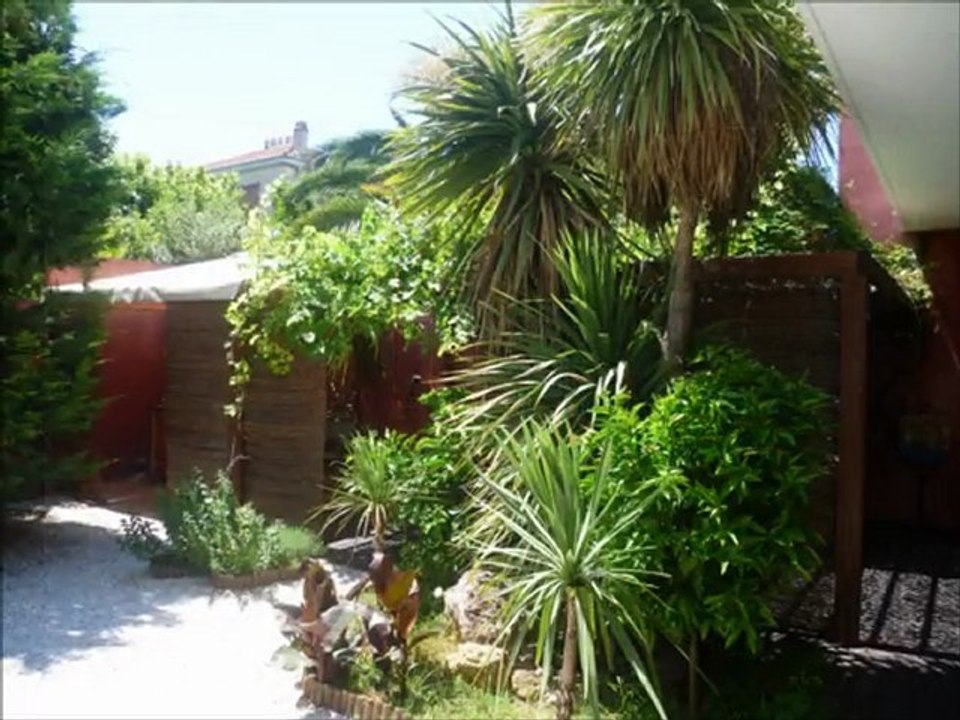 Luxueux Loft d'architecte de 2006 comptant 206m2 au total, 4 chambres, jardin paysagé avec sa piscine chauffée. St-Julien 13012 Marseille