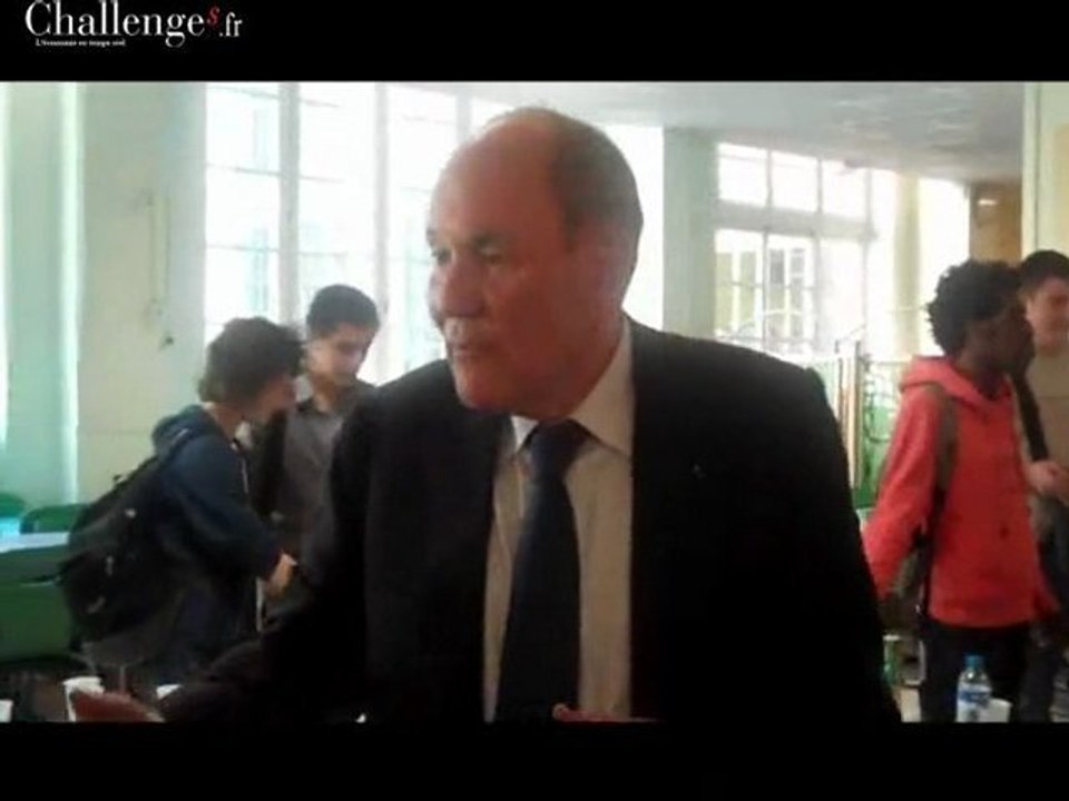 René Ricol devant les étudiants du lycée Turgot, à Paris.