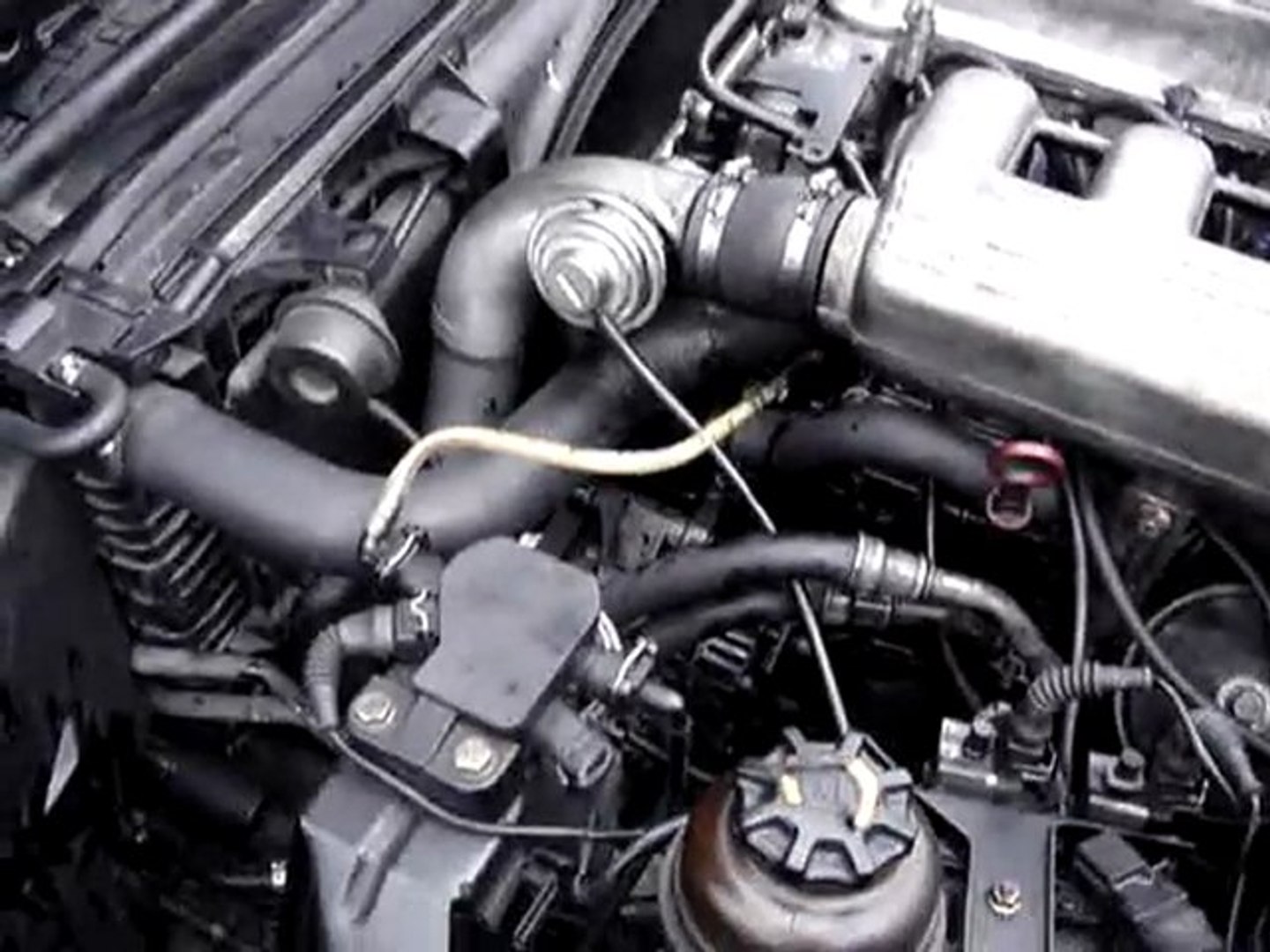 Bruit moteur 525 TDS - Vidéo Dailymotion