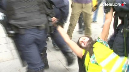 MANIF ANTI-G8 : CLOWNS VS FLICS