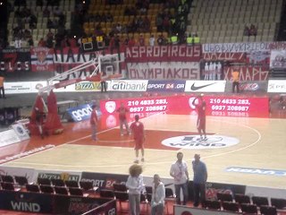 Οι παίκτες στο παρκέ του ΣΕΦ