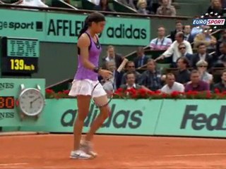 Sharapova'dan harika geri dönüş