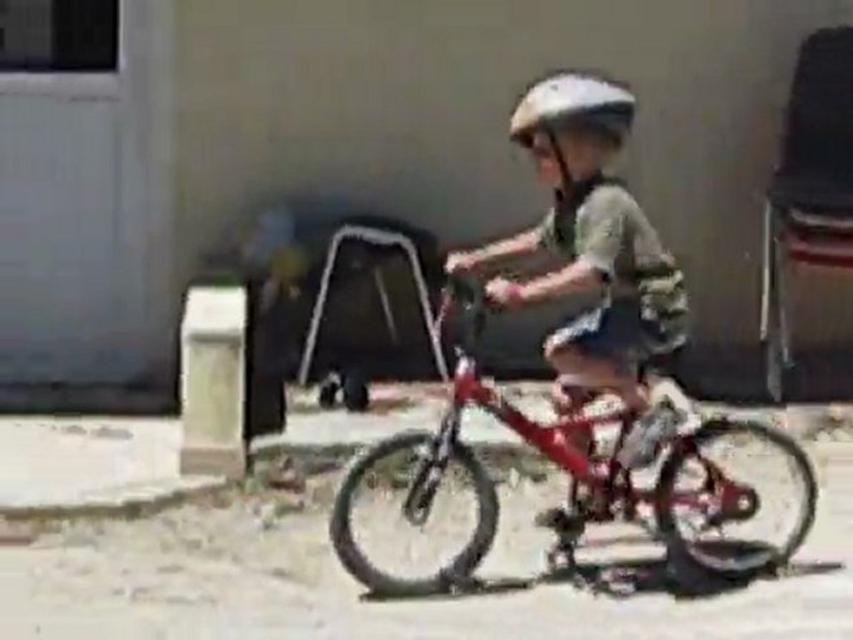 Nils fietst zonder zijwieltjes !!