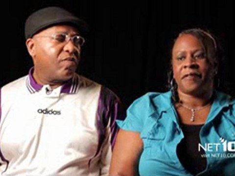 Net10 couple talking about their cellphones