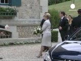 pregnant Bruni-Sarkozy  greet G8 wives