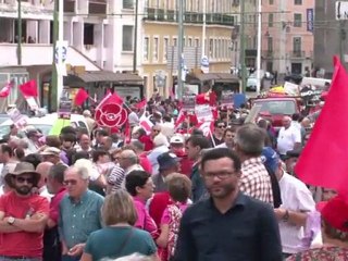 Portuguese families struggle with debt repayments