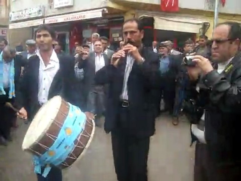 Vekil Adayımız Ali Turan, Başkanımız Mevlüt Albayrak, İş Adamımız ve festival ağamız Azimet Şahlanoğlu, Akıncılar İlçesi ve Köyleri Dernek Başkanımız İslam Karaoğlu ve Akıncılar'ın güzel insanları ile davul zurna eşliğinde h