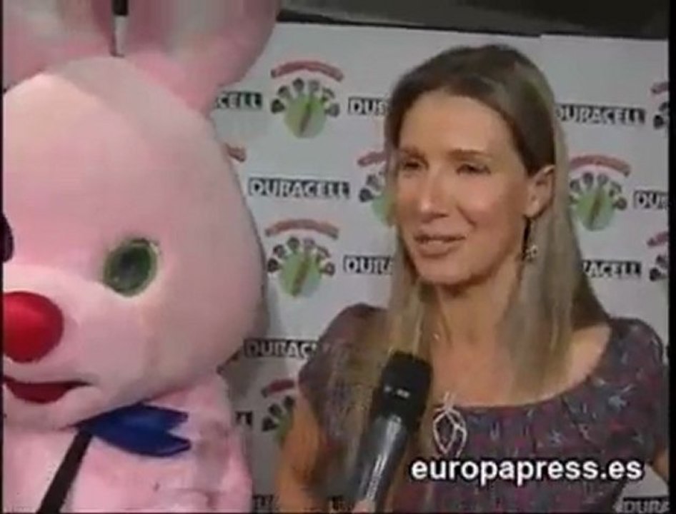 Anne Igartiburu y Sonia Ferrer, con los más pequeños