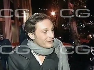 Juan Peña se va de fiesta con sus amigos