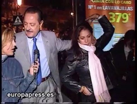 Famosos en New Garamond.