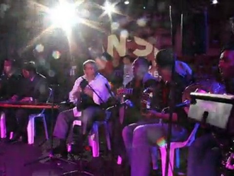 Sulukule roman orkestrası 24 mayıs 2011 Haliç'te Roman dünya günün kutlaması için