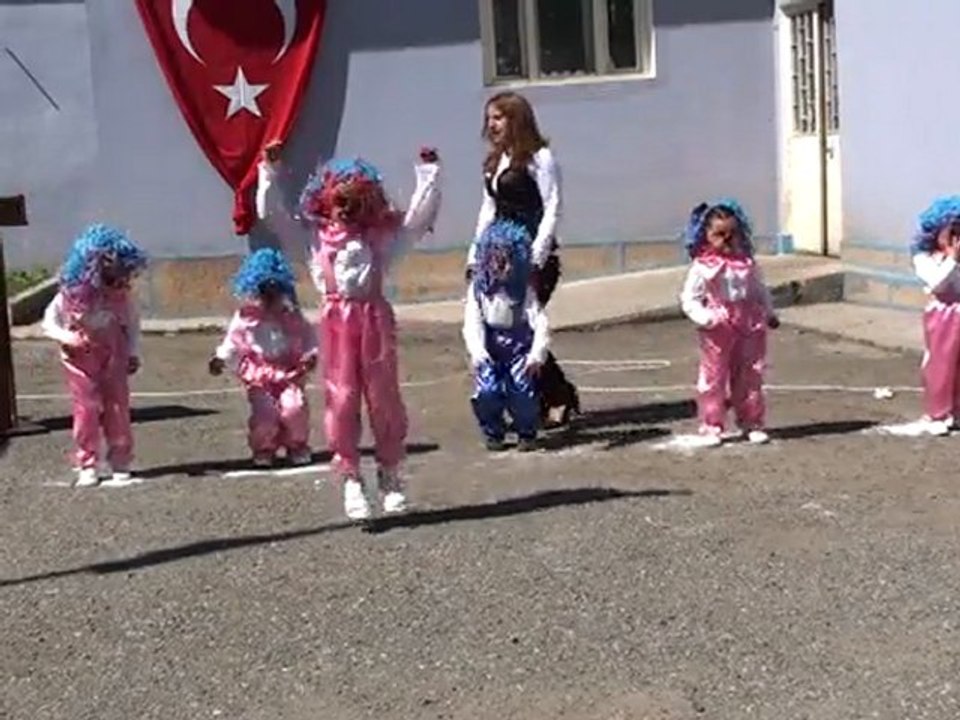 Ceren Bilen istiklal marşı