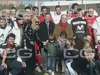 Famosos solidarios juegan al fútbol