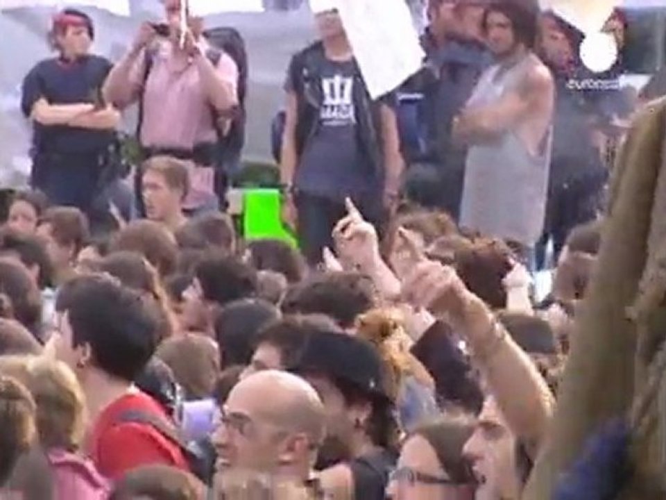 La police déloge les "indignés" de Barcelone en...