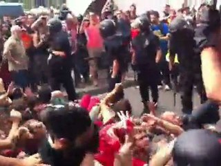 Barcelone _ L'ELITE ESCLAVAGISTE ENVOIE SES ABERATIONS COMBATTRE LA REVOLUTION !!!