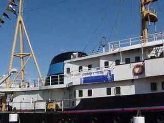 Aanzetten hoofdmotor de Elbe en uitreiking boek deel 2