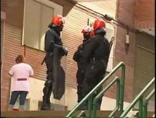 La Ertzaintza detiene a cinco personas.