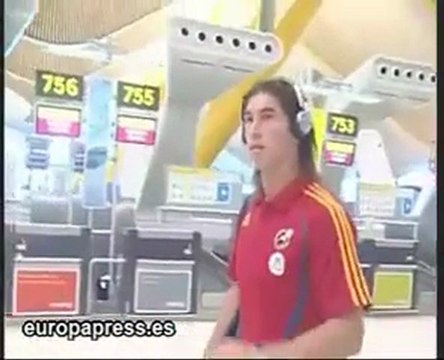 Vania Millán y Elisabeth Reyes con los Pinchos