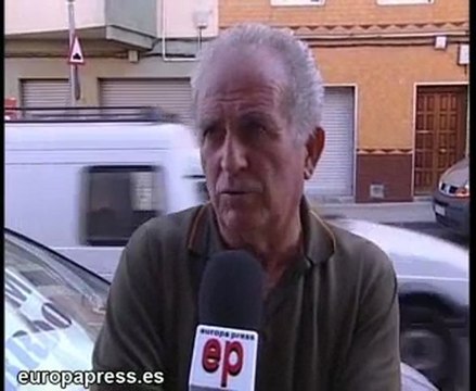 Un menor, abandonado dentro de un coche