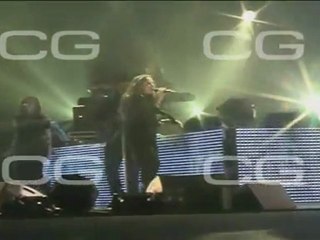 Malú canta 'Blanco y negro' en los ensayos