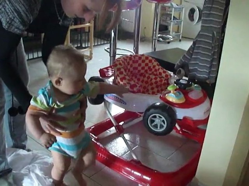 je marche avec maman