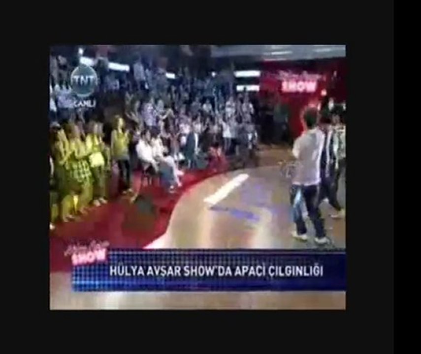 Hülya Avşar'dan Apaçi Dansı