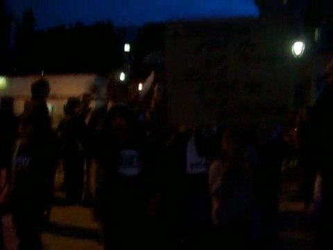 Touche pas à mon écolen on est pas des sardines scandent les enfants du 19