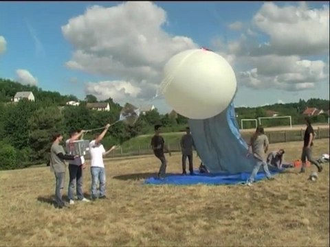 LE CREUSOT - Lancement ballon sonde