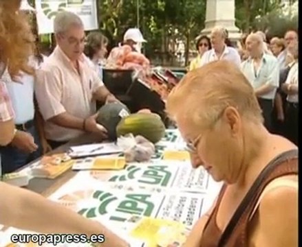 UPA regala fruta para protestar por precios