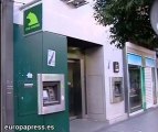 Diez euros de botín en un atraco a un banco