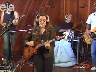 Ana Carolina canta 'Odeio', de Caetano Veloso
