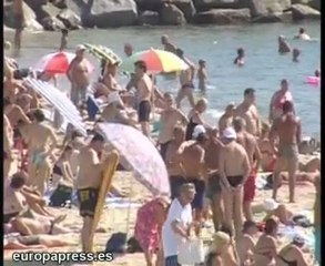Lleno total en la playa de Barcelona