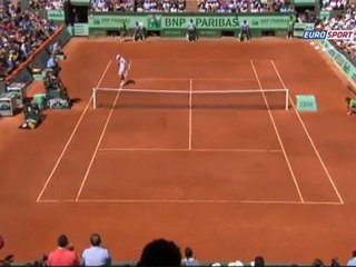 Djokovic zoru kolaya çevirdi